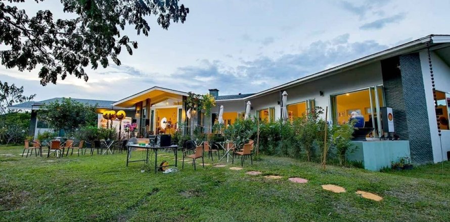 Villa in Chiang Mai, Thailand 6 bedrooms № 159998