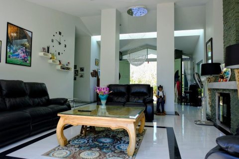 Villa in Chiang Mai, Thailand 6 bedrooms № 159998 - photo 12