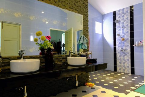 Villa in Chiang Mai, Thailand 6 bedrooms № 159998 - photo 22