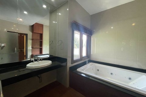 House in Chiang Mai, Thailand 4 bedrooms № 159996 - photo 21