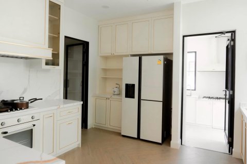Villa in Bangkok, Thailand 4 bedrooms № 133616 - photo 15