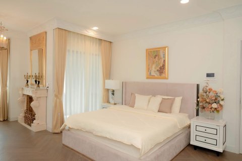 Villa in Bangkok, Thailand 4 bedrooms № 133616 - photo 30