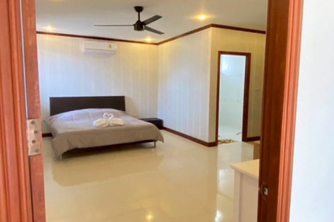 House in Pattaya, Thailand 4 bedrooms № 133614 - photo 24