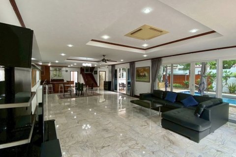 House in Pattaya, Thailand 4 bedrooms № 133614 - photo 7