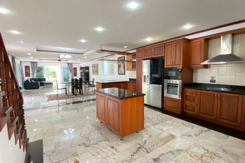 House in Pattaya, Thailand 4 bedrooms № 133614 - photo 5