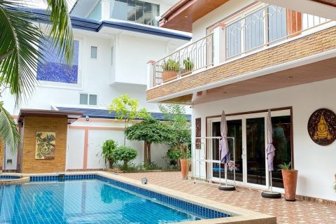 House in Pattaya, Thailand 4 bedrooms № 133614 - photo 3