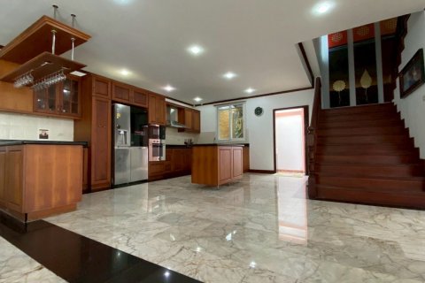 House in Pattaya, Thailand 4 bedrooms № 133614 - photo 9