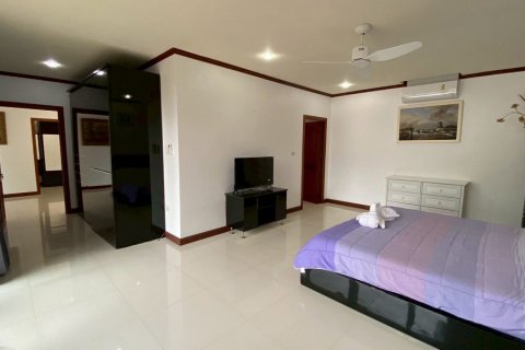 House in Pattaya, Thailand 4 bedrooms № 133614 - photo 14