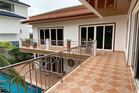 House in Pattaya, Thailand 4 bedrooms № 133614 - photo 17