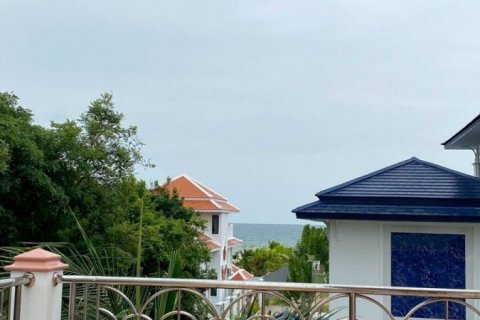 House in Pattaya, Thailand 4 bedrooms № 133614 - photo 29