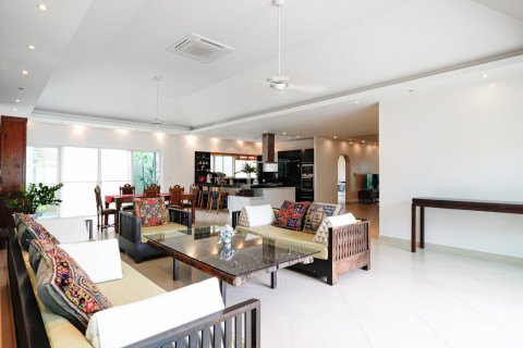 House in Chon Buri, Thailand 4 bedrooms № 133612 - photo 10