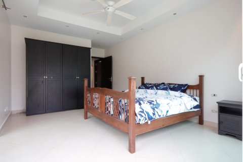 House in Chon Buri, Thailand 4 bedrooms № 133612 - photo 17