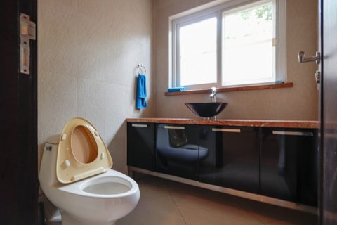 House in Chon Buri, Thailand 4 bedrooms № 133612 - photo 29