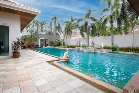 House in Chon Buri, Thailand 4 bedrooms № 133612 - photo 3