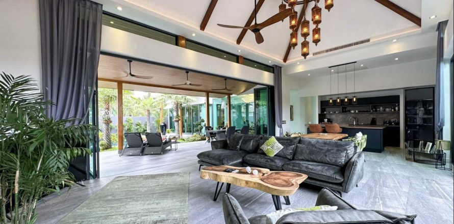 Villa in Phuket, Thailand 3 bedrooms № 164270