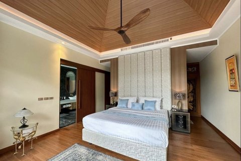 Villa in Phuket, Thailand 3 bedrooms № 164270 - photo 2