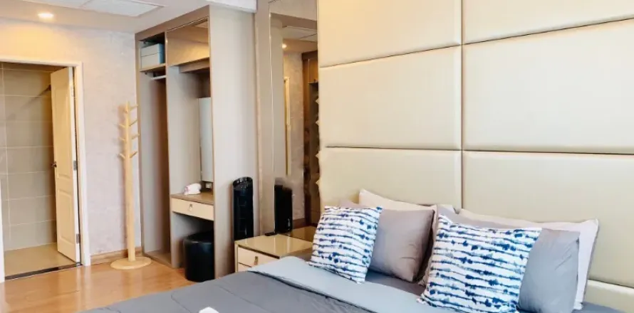 Studio dans le Condo à Huai Khwang, Bangkok, Thaïlande  № 158550