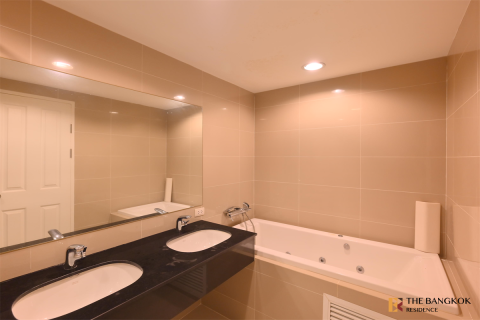 Condo in Bangkok, Thailand, 5 bedrooms № 184688 - photo 6