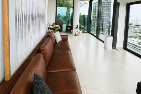 Condo in Bangkok, Thailand, 2 bedrooms  № 180499 - photo 6