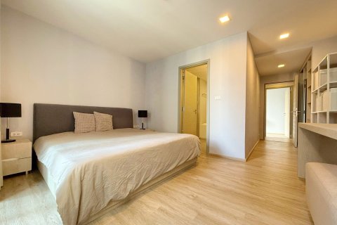 Condo in Watthana, Bangkok, Thailand, 3 bedrooms  № 154898 - photo 17