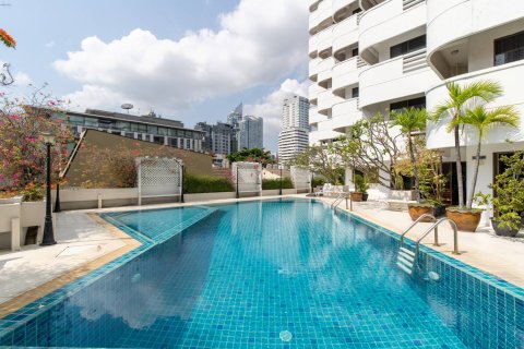 Condo in Bangkok, Thailand, 3 bedrooms  № 209669 - photo 18