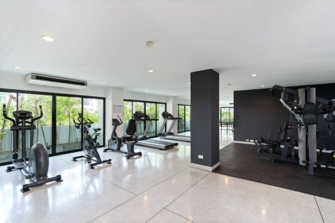 Condo in Bangkok, Thailand, 3 bedrooms  № 209669 - photo 17