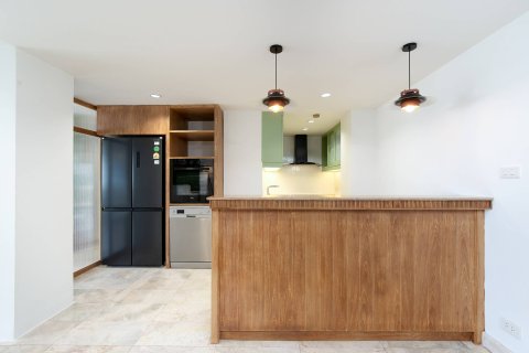 Condo in Bangkok, Thailand, 3 bedrooms  № 209669 - photo 5