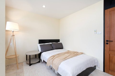 Condo in Bangkok, Thailand, 3 bedrooms  № 209669 - photo 15