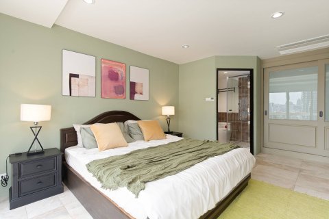 Condo in Bangkok, Thailand, 3 bedrooms  № 209669 - photo 10
