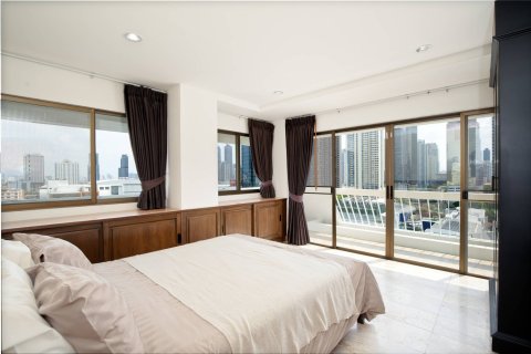 Condo in Bangkok, Thailand, 3 bedrooms  № 209669 - photo 13