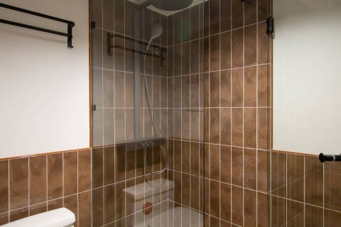Condo in Bangkok, Thailand, 3 bedrooms  № 209669 - photo 14
