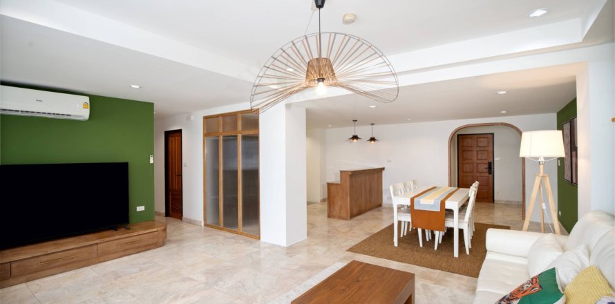 Condo in Bangkok, Thailand, 3 bedrooms  № 209669