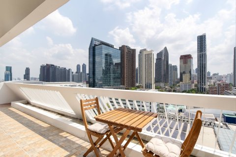 Condo in Bangkok, Thailand, 3 bedrooms  № 209669 - photo 3