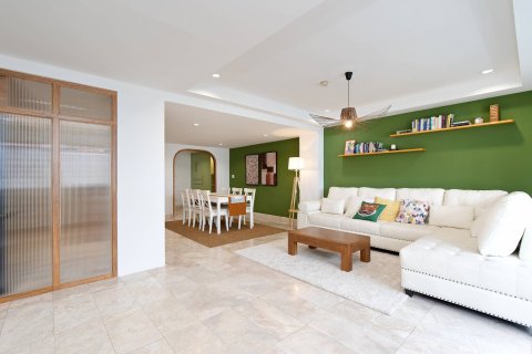 Condo in Bangkok, Thailand, 3 bedrooms  № 209669 - photo 2