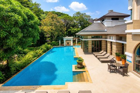 House in Bangkok, Thailand 4 bedrooms № 209672 - photo 11