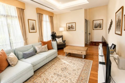 House in Bangkok, Thailand 4 bedrooms № 209672 - photo 2