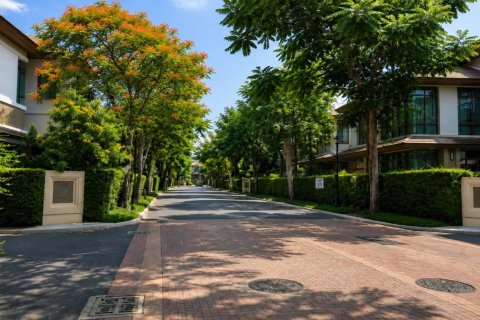 House in Bangkok, Thailand 4 bedrooms № 209672 - photo 16