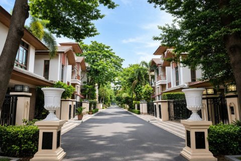 House in Bangkok, Thailand 4 bedrooms № 209672 - photo 15