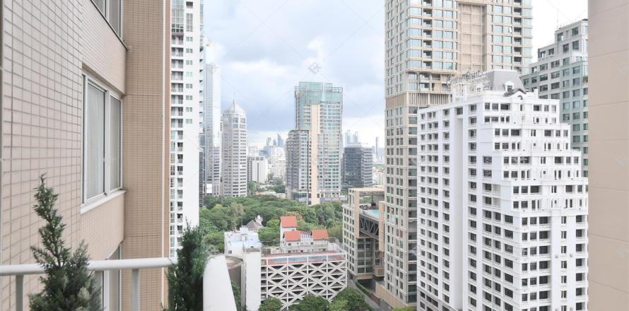 Condo in Bangkok, Thailand, 2 bedrooms № 233195