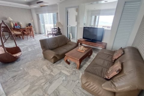 Condo in Pattaya, Thailand, 2 bedrooms  № 147449 - photo 2