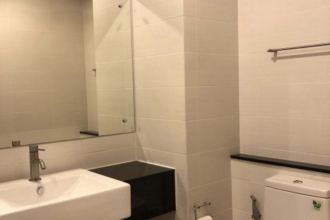 Studio dans le Condo à Huai Khwang, Bangkok, Thaïlande  № 147446 - photo 7