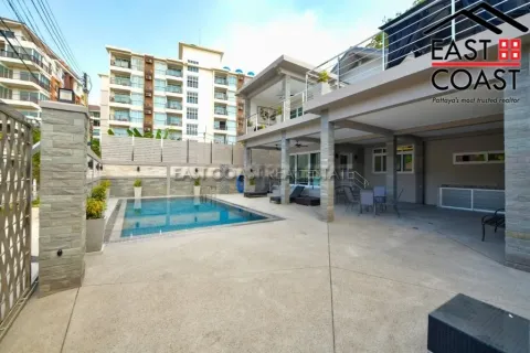 Casa de 5 dormitorios en Pattaya, Tailandia № 212728 - foto 6