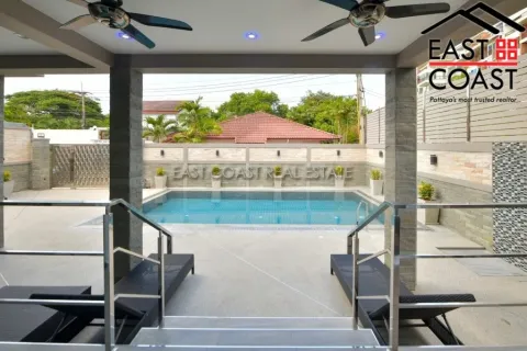 Casa de 5 dormitorios en Pattaya, Tailandia № 212728 - foto 5