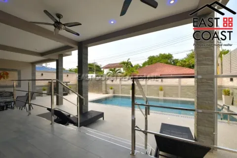 Casa de 5 dormitorios en Pattaya, Tailandia № 212727 - foto 4