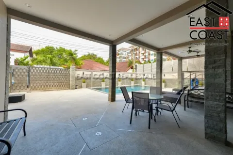 Casa de 5 dormitorios en Pattaya, Tailandia № 212727 - foto 7