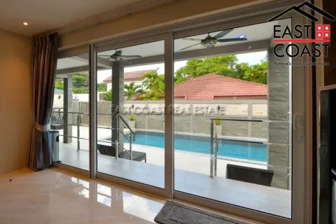 Casa de 5 dormitorios en Pattaya, Tailandia № 212727 - foto 25