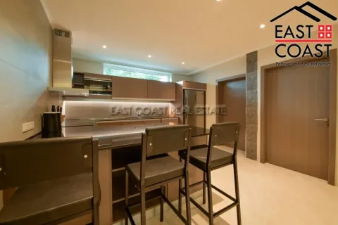 Casa de 5 dormitorios en Pattaya, Tailandia № 212727 - foto 17