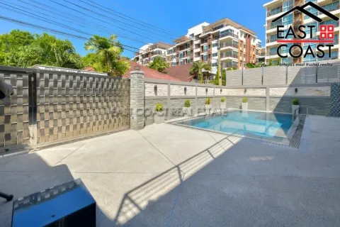 Casa de 5 dormitorios en Pattaya, Tailandia № 212727 - foto 30