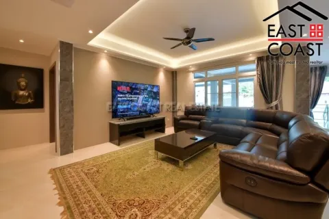 Casa de 5 dormitorios en Pattaya, Tailandia № 212727 - foto 8
