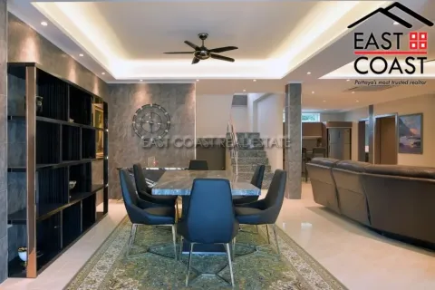 Casa de 5 dormitorios en Pattaya, Tailandia № 212727 - foto 12